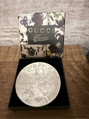 Authentic GUCCI beauty flora mirror heavy duty silver color